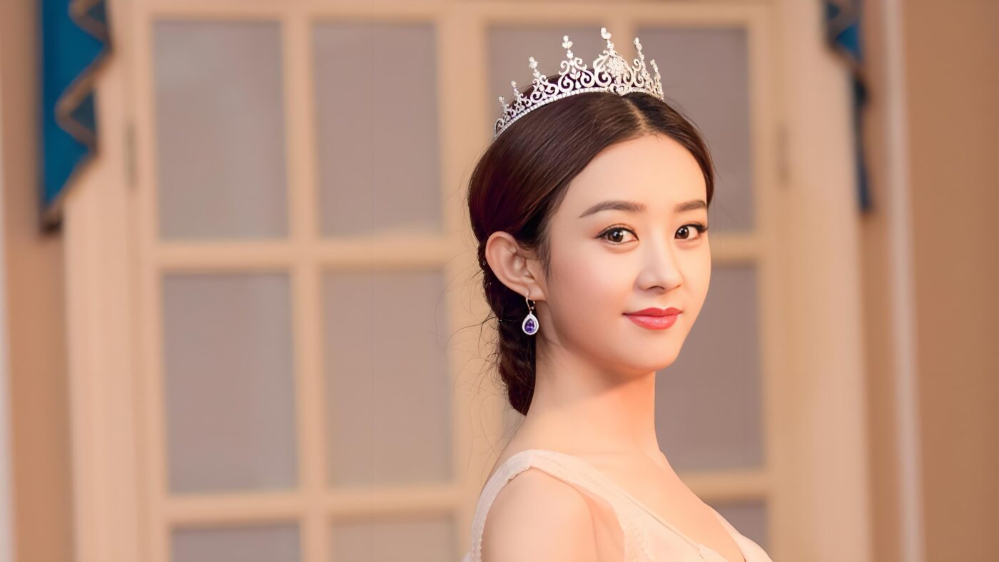 Zhao Liying and Li Qin's Heartwarming Embrace at the Golden Eagle Awards
