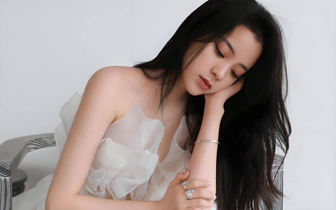 Profile of Ouyang Nana